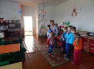 druzhim-myi-s-bukashkoy-ptichkoy-i-romashkoy