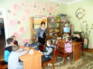 Белая кіска — чорны кот (2)