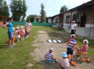 Если вышел на дорогу, ты от скуки не зевай