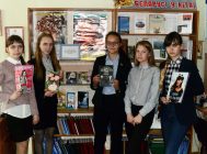 Книга и газета вместо сигареты (1)